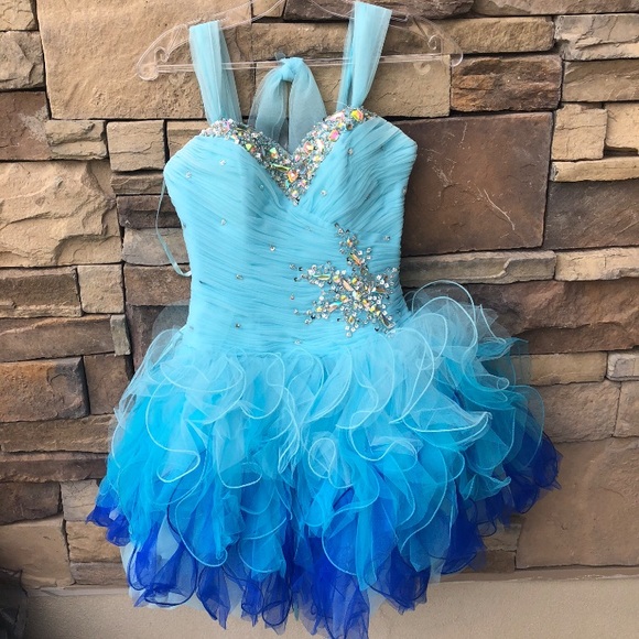 Formal dress - Picture 1 of 2